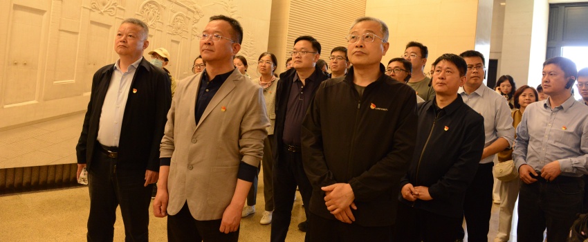 1中国乐凯党委领导在西柏坡参观学习-田岚摄.jpg